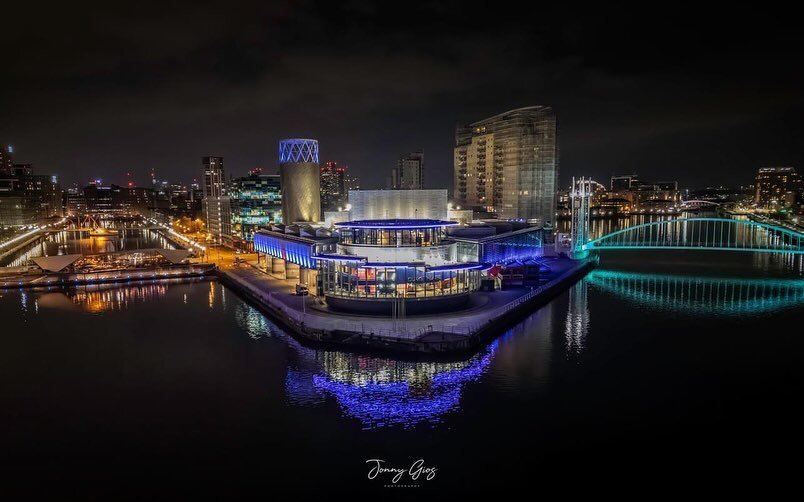 &ldquo;📸 Capturing the vibrant soul of Salford Quays through the lens! 🌟 From the shimmering waters to the iconic architecture, every corner tells a story waiting to be framed. Join me on a visual journey as we uncover the beauty of this urban gem 