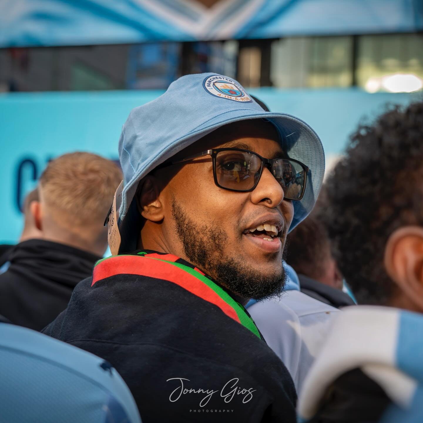 CITY PARADE - fans and the players! 2/3

What a great night celebration #4inarow for @mancity great to be right in the thick of it at the front of the parade last night 

#manchestercity #mancityparade #premierleaguechampions #manchester #bluemanches
