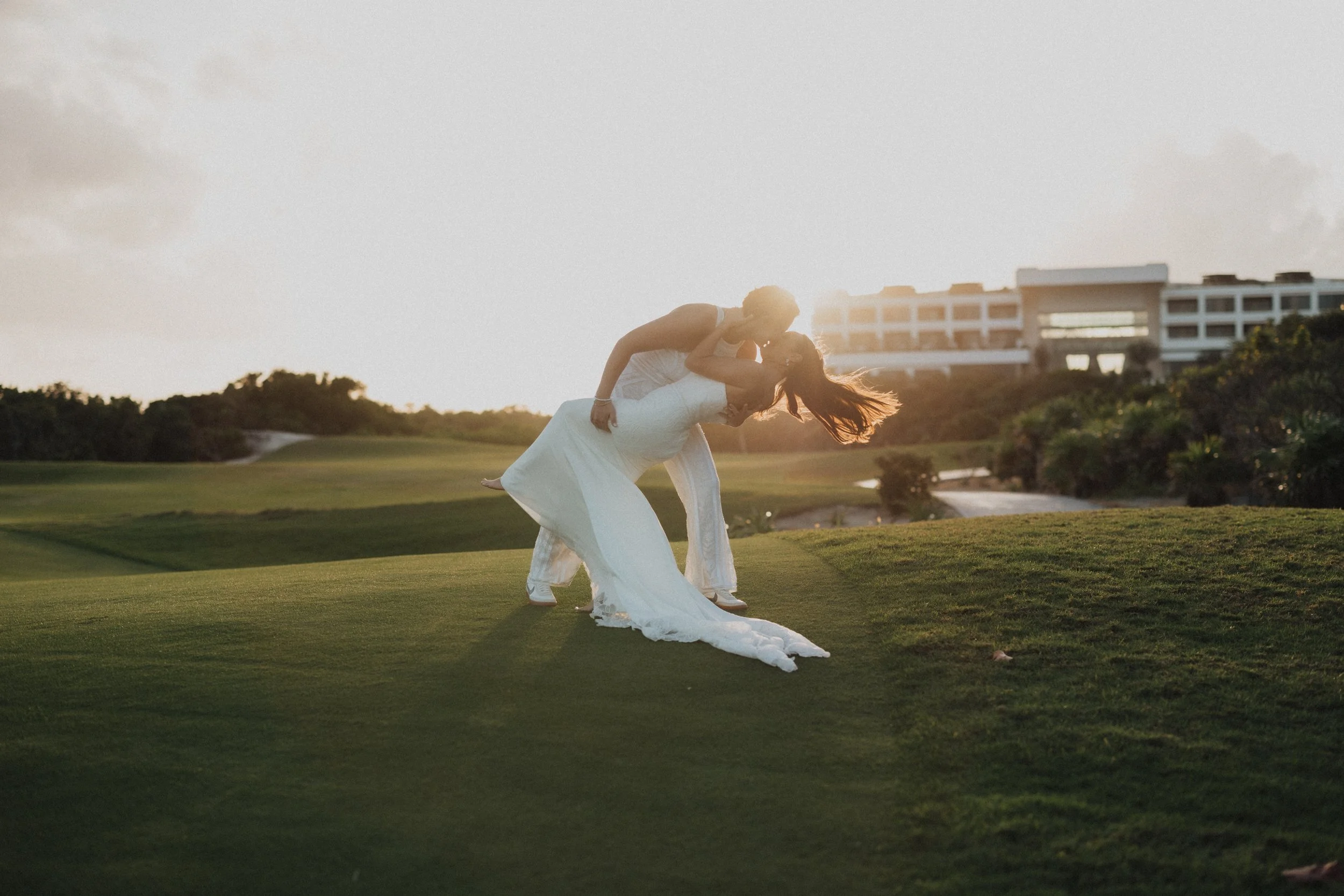 ATELIER PLAYA MUJERES