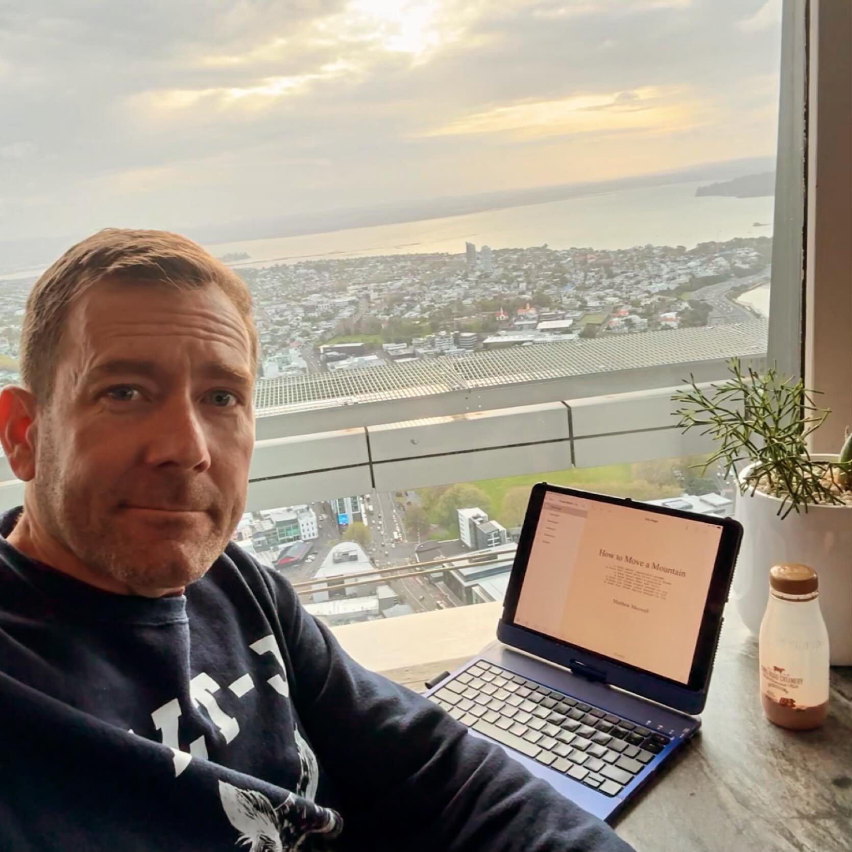 Found a great spot for writing the other day! ☺️ Book 2 WILL BE WRITTEN. 👨🏼&zwj;💻

#writingabook #writersofinstagram #selfpublished #skytower #skytowerauckland #howtomoveamountain