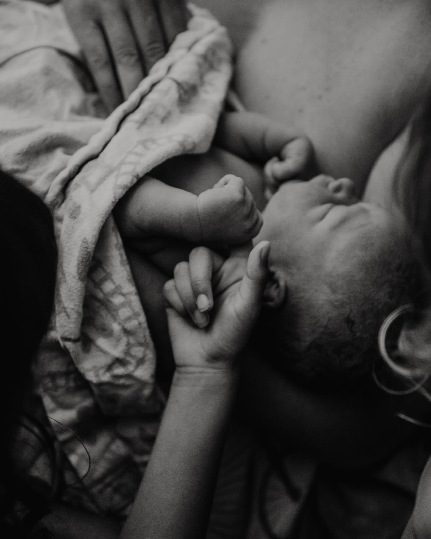 Little hands 💛

#esbirthphoto #birth #orlandobirth #orlandodoula #orlandobirthphotographer #birthphotog
#centralfloridabirthphotographer