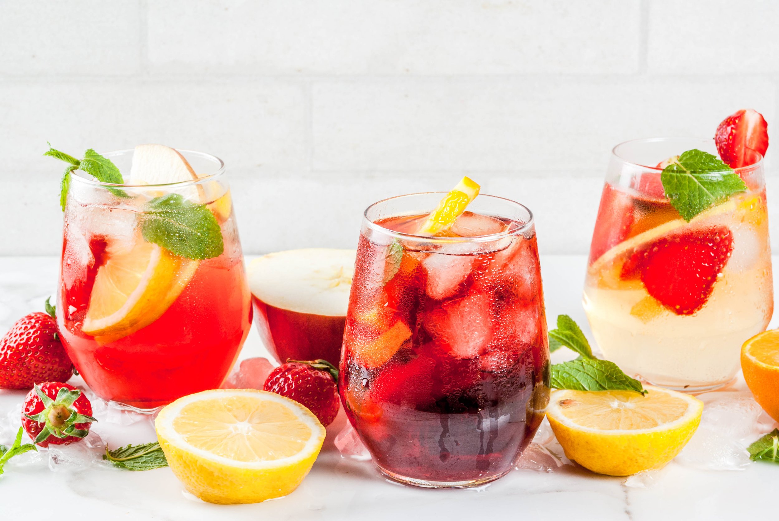 SANGRIAS_PHOTO.jpeg