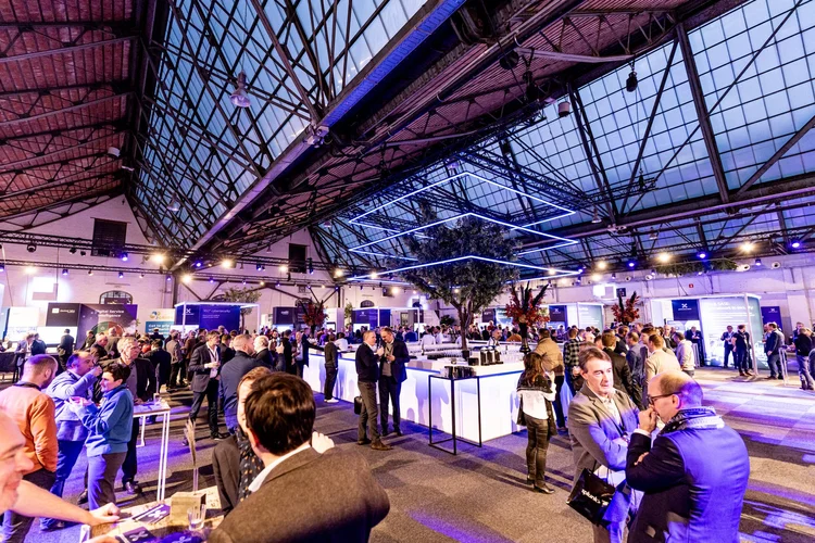 Sfeerbeeld van een bedrijfsevent door W&W Motions