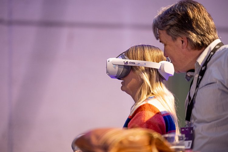 Sfeerbeeld van een bedrijfsevent door W&W Motions