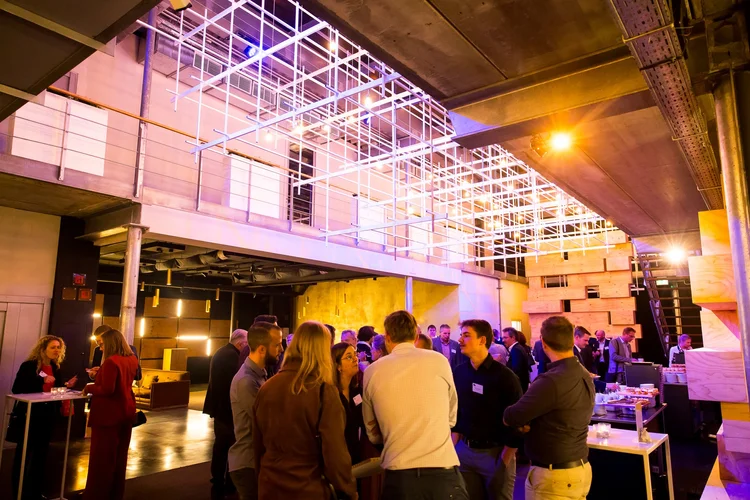 Sfeerbeeld van een bedrijfsevent door W&W Motions