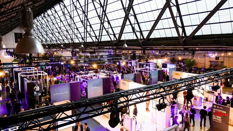 Sfeerbeeld van een bedrijfsevent door W&W Motions