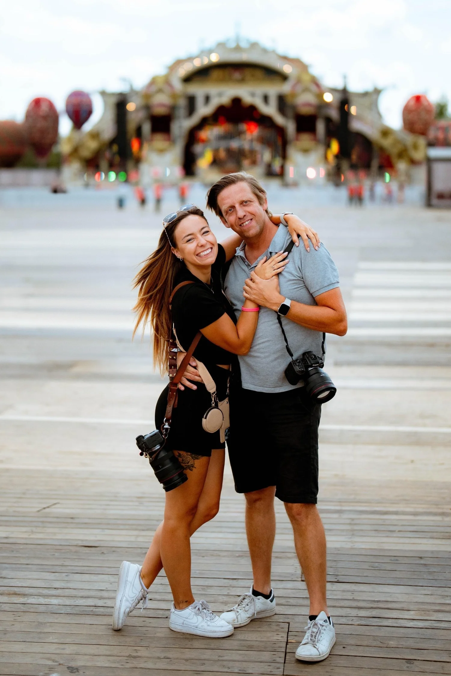 Wendy en Philippe met hun camera's op een festival