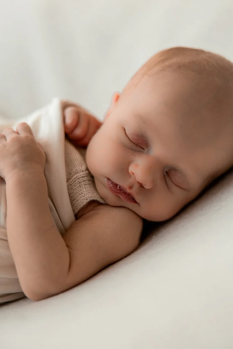 Close-up van een slapende newborn