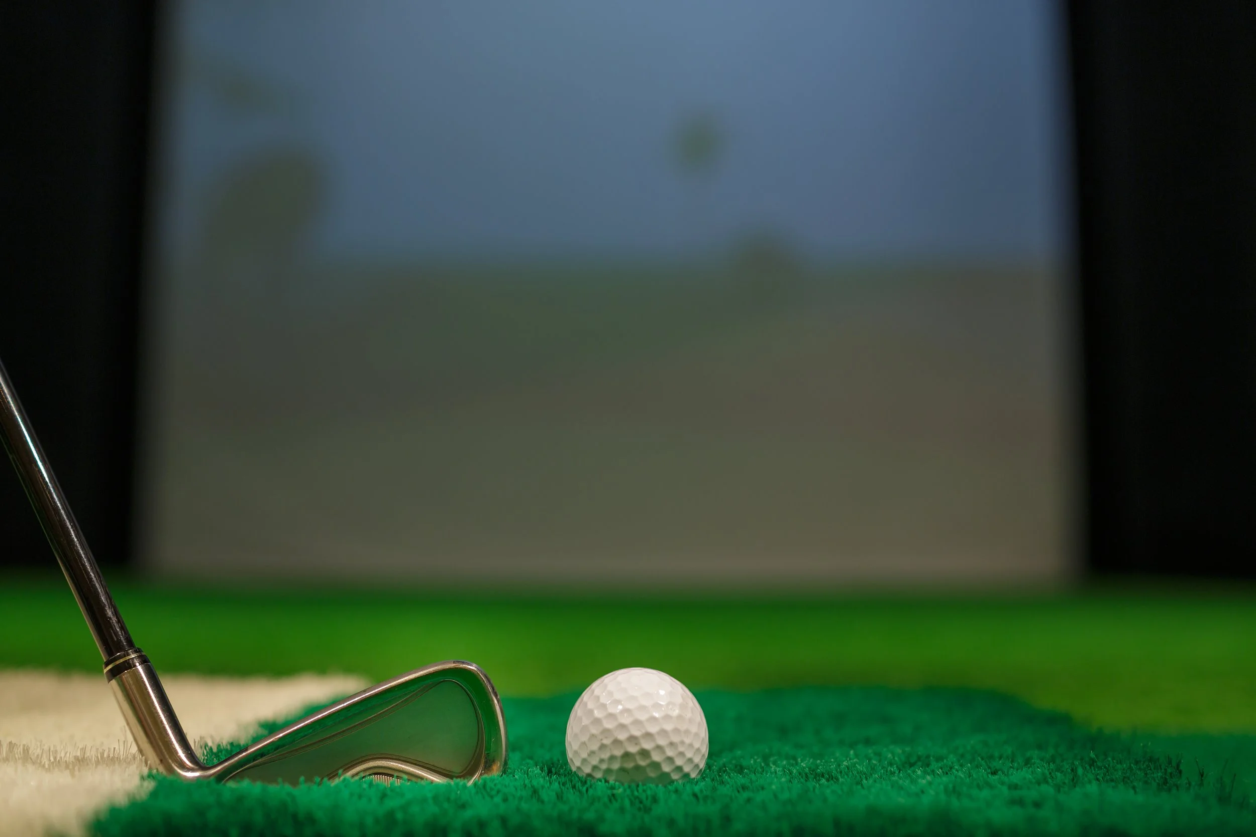 golf-ball-and-iron-club-on-artificial-turf-in-indo-2025-09-08-19-55-29-utc.jpg