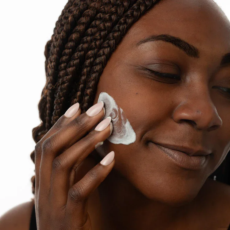 withsimplicity-cream-exfoliator-model.webp