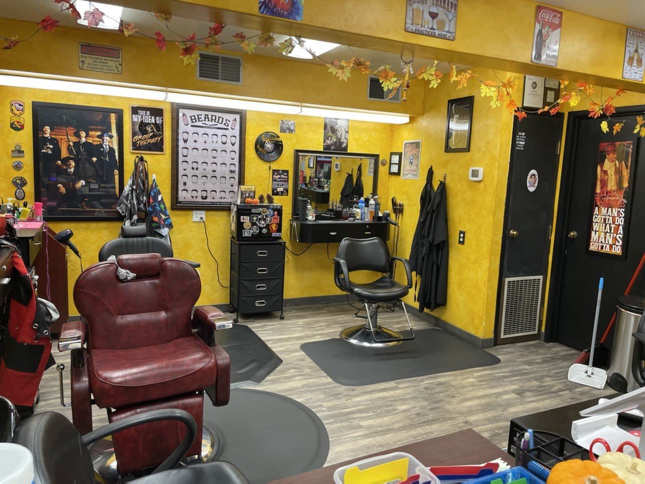 Downtown Las Vegas: Hi Rollers Barbershop  Barber shop decor, Barber shop, Barber  shop interior