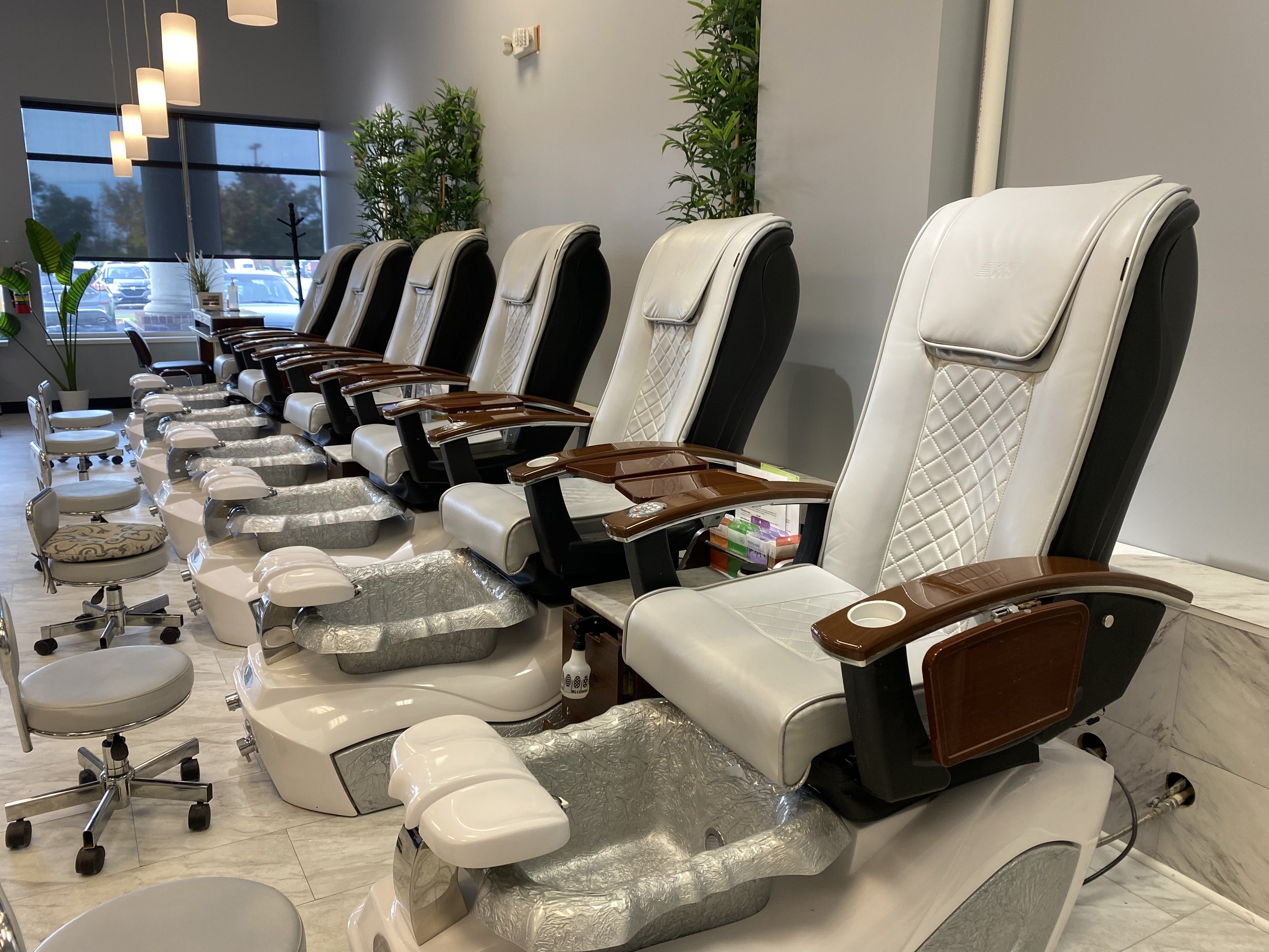 Lux Nails Spa Eagan