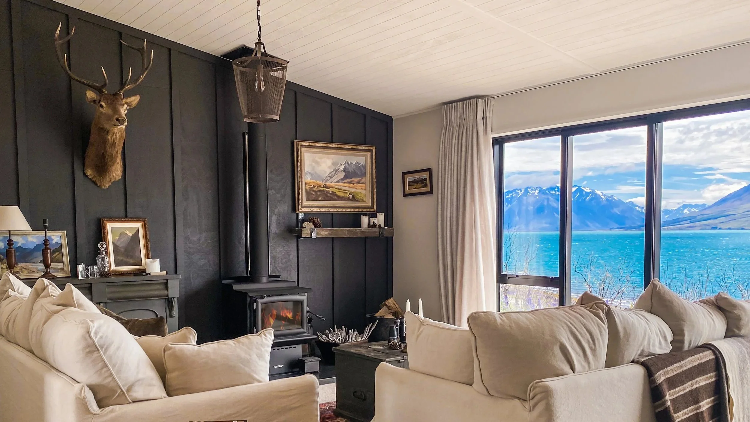 3.7HuxleyOhau-LoungeInterior.2.jpg
