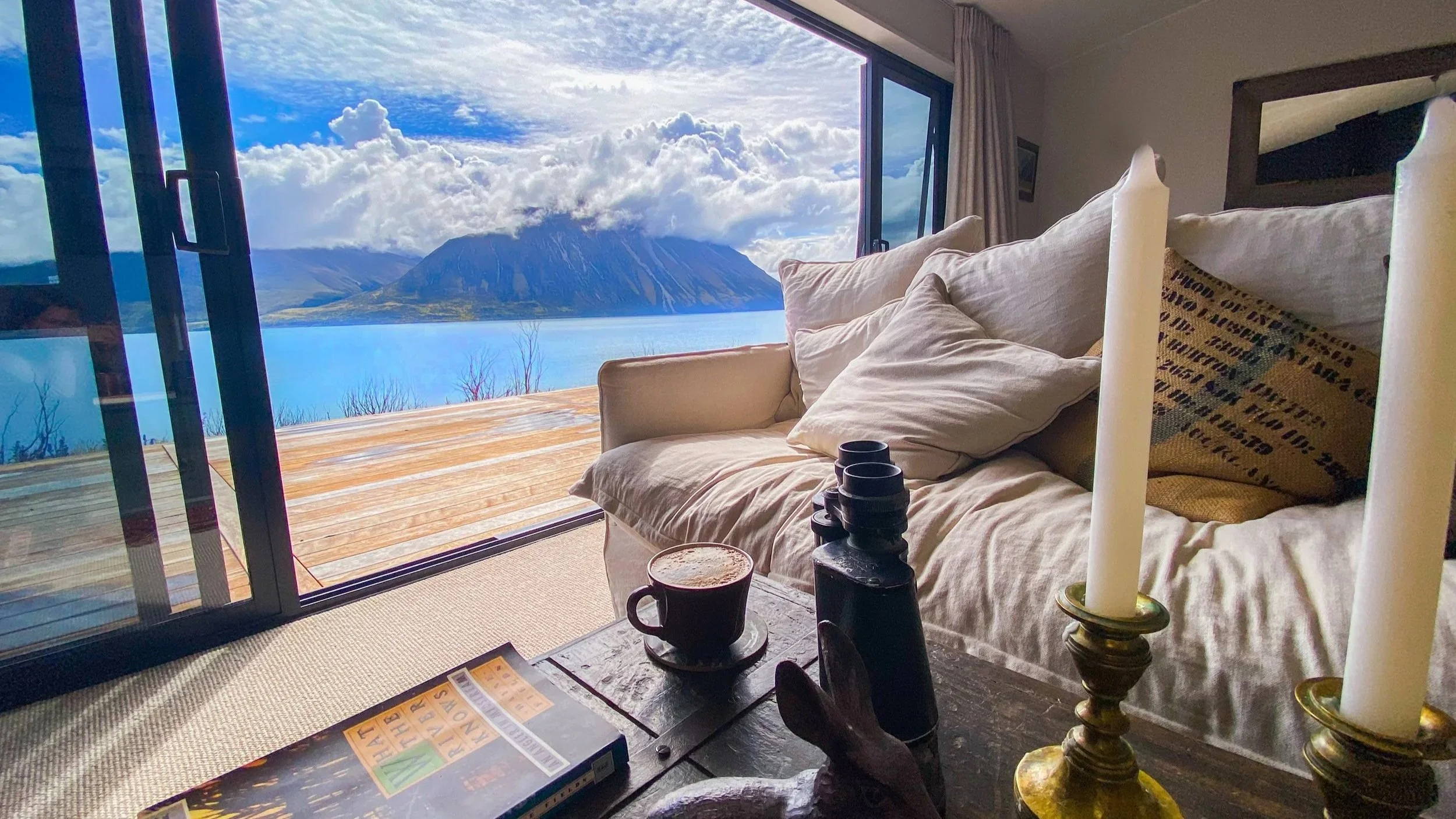 7.7HuxleyOhau-LoungeView.2.jpg