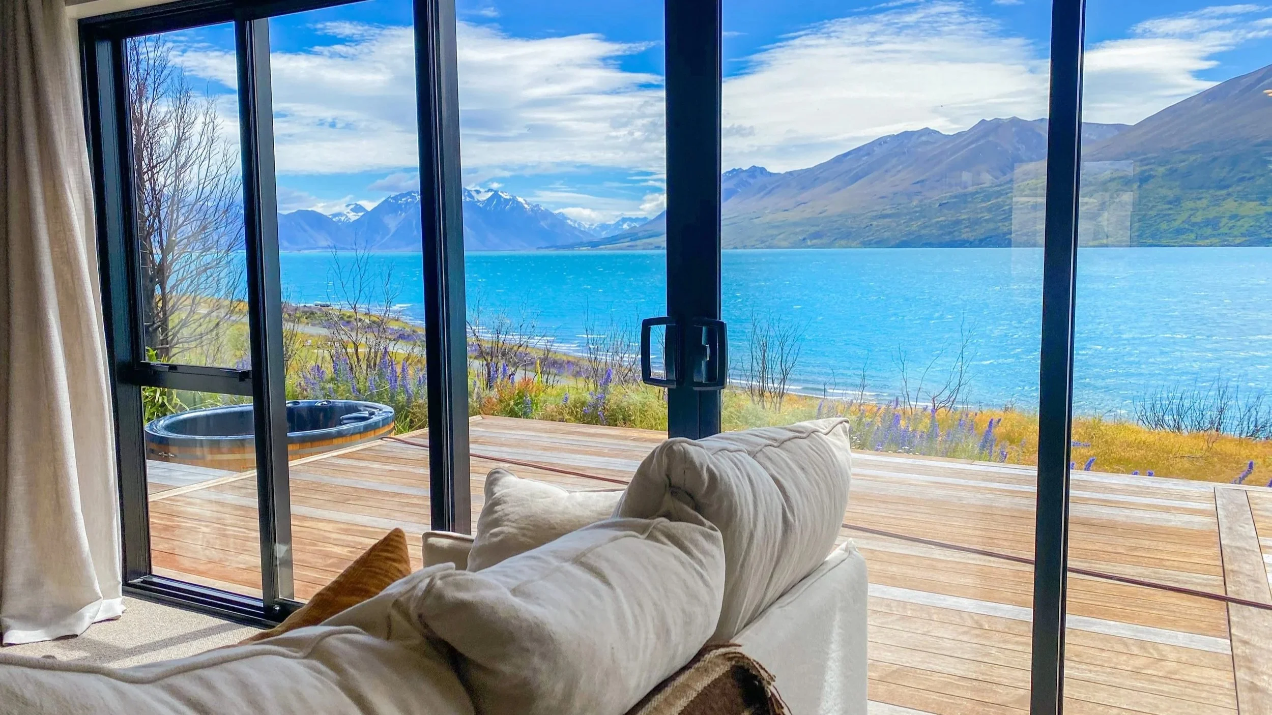 10.7HuxleyOhau-LoungeView.3.jpg