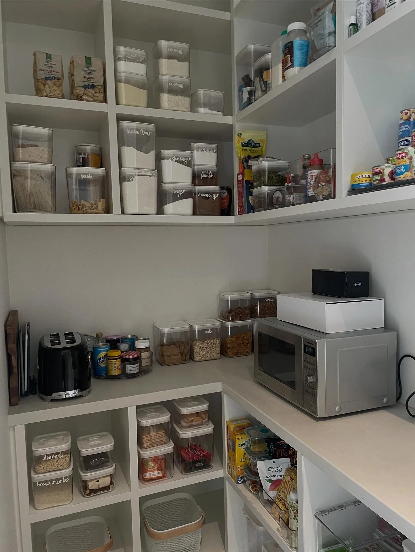 HOW perfectly executed was this unpack of a very limited space in a butlers pantry?
There was no brief other than please unpack my house and create a functional and organised setup of my spaces so that I can maintain order!!!
HENCE - job done ✔️📦🏠
