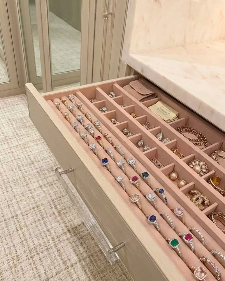 STORAGE SOLUTIONS are the key to seamless spaces
HOWS your jewellery stored?
WE LOVE ORGANISATION! 🏠📦
#organise
#dont
#organise