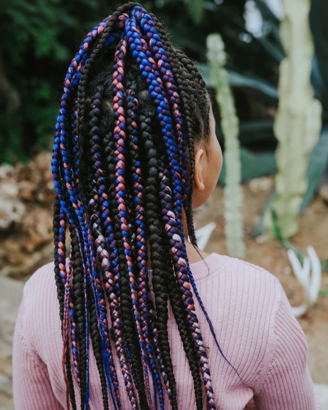Bold colors, bold confidence! Braids like these aren&rsquo;t just a style, they&rsquo;re a statement. Whether it&rsquo;s ponytails, twists, Bantu knots, or braids with a pop of color, S4K helps kids shine their brightest. 🎨 💇🏾&zwj;♀️

Book your ap