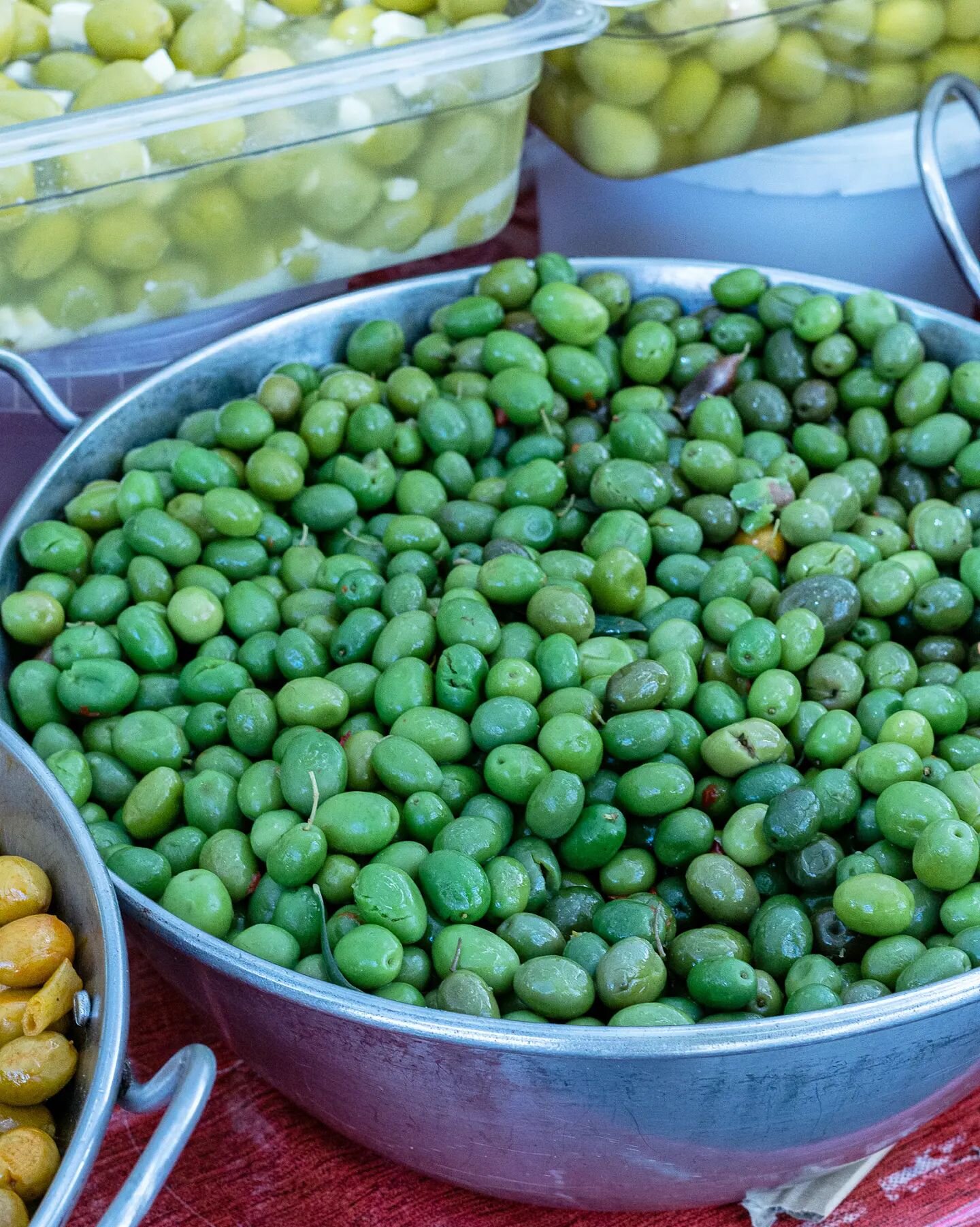 💚 Gr&uuml;sse vom Wochenmarkt in Pollen&ccedil;a. Bin im Olivenparadies angekommen! 🫒