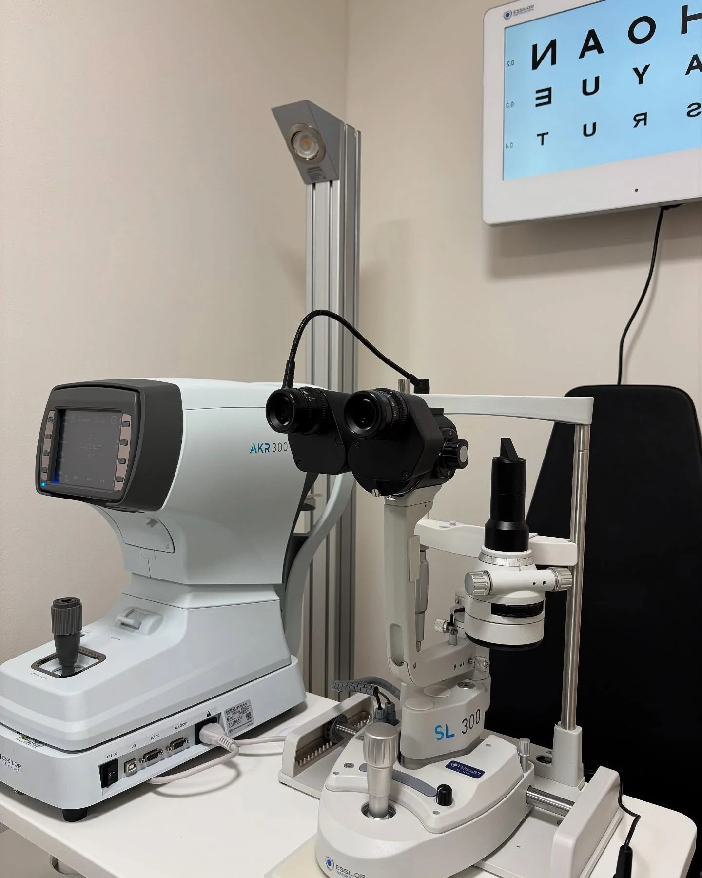 Hlavn&iacute;m předpokladem pro kvalitně zhotoven&eacute; dioptrick&eacute; br&yacute;le, kter&eacute; V&aacute;m dodaj&iacute; pohodln&eacute; a ostr&eacute; viděn&iacute; je odborn&eacute; a pečliv&eacute; měřen&iacute; zraku.U n&aacute;s se můžete