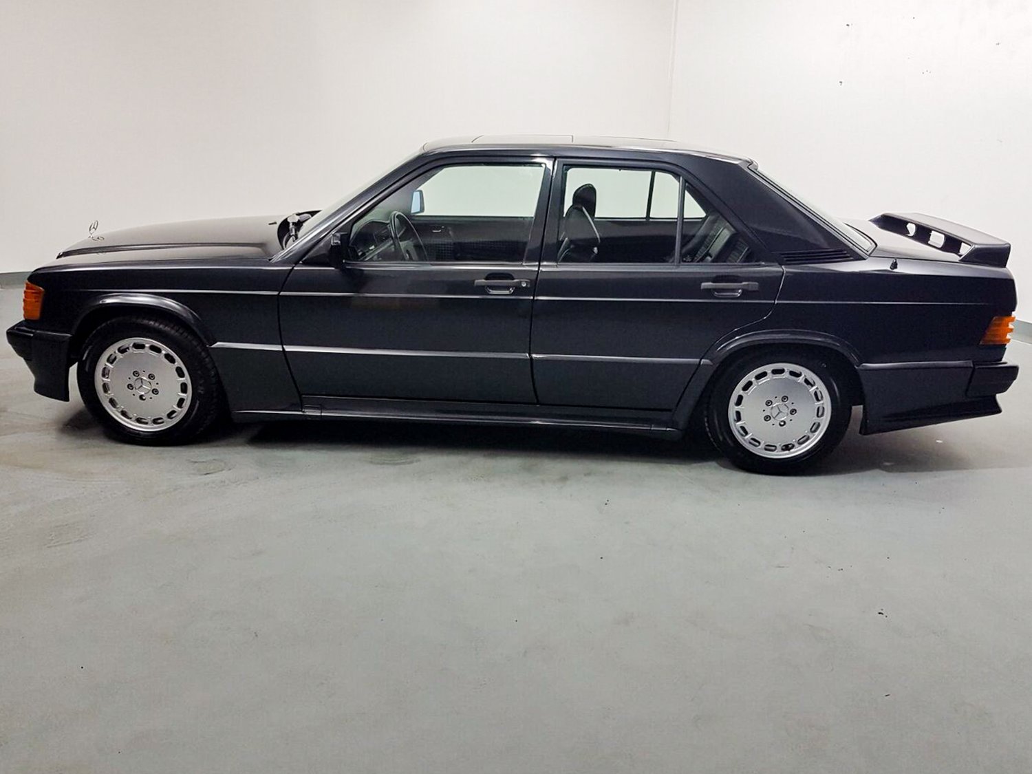 Mercedes+190E+-+Restored+--7-1.jpg