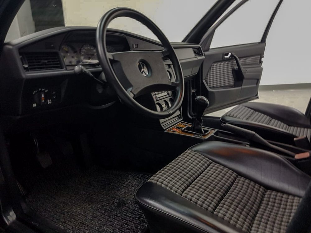 Mercedes+190E+-+Restored+--18.jpg