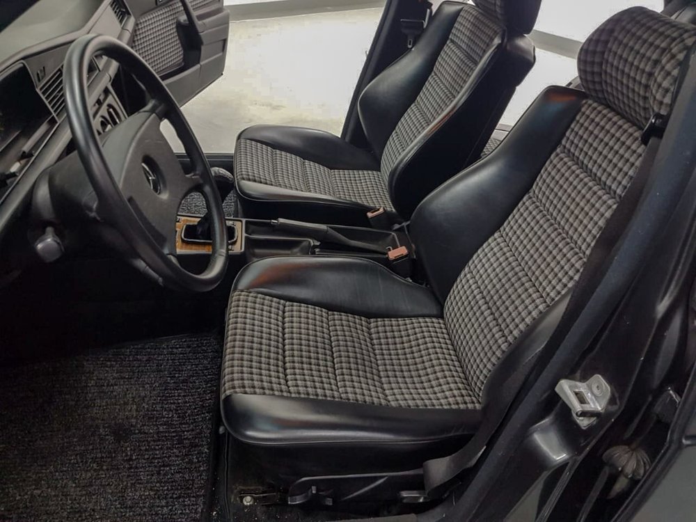 Mercedes+190E+-+Restored+-138398.jpg
