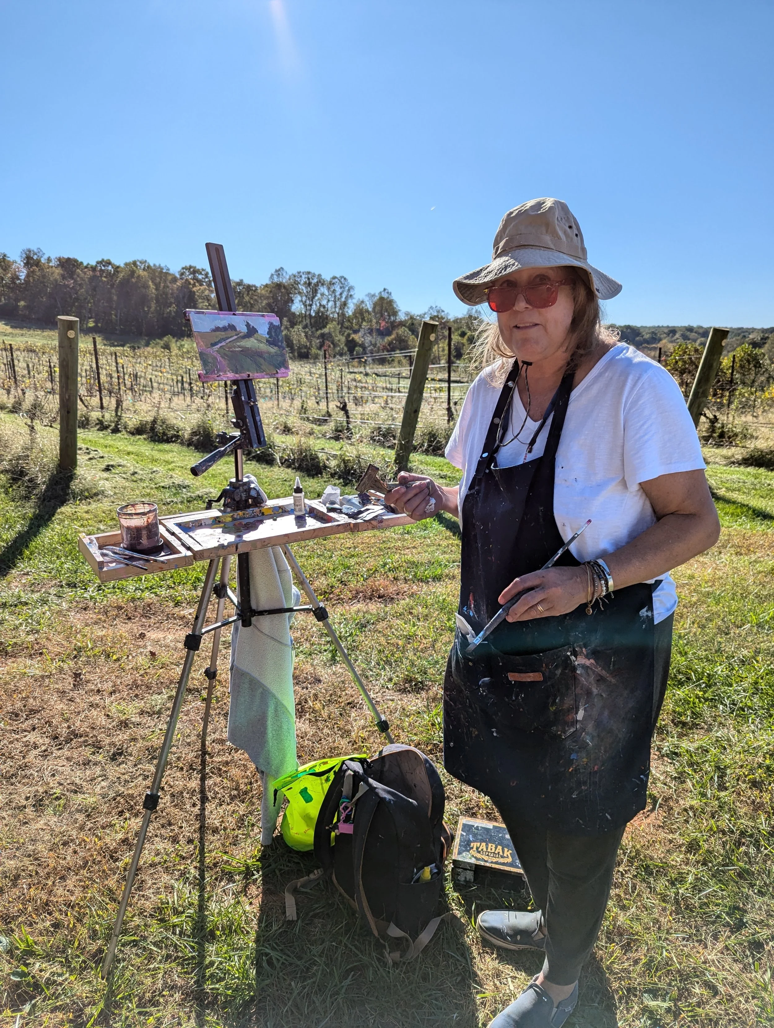 Maryjo Gunning painting at Golden Road Vineyards.