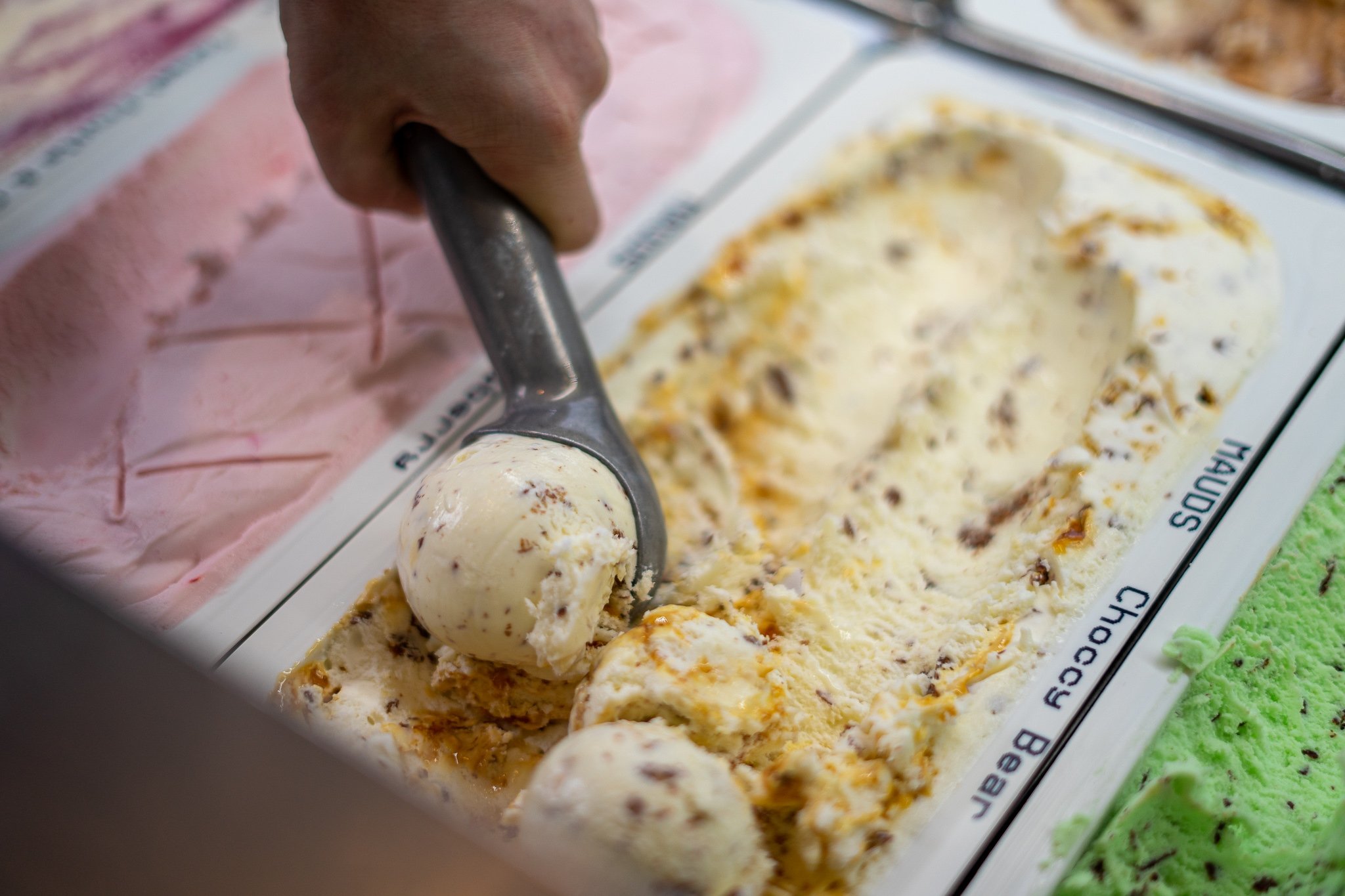 We've got the scoop, our ice cream is award winning! 🏆 Choose your flavour and we'll do the rest! 🍦

📸 Cafe Mauds Enniskillen