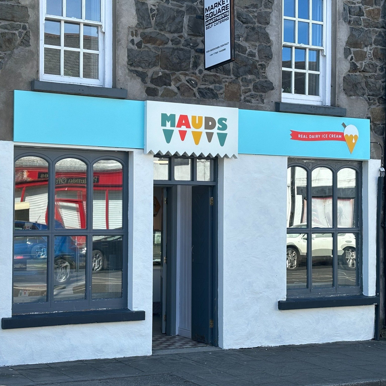 We are delighted to announce another new Mauds store has opened in Bushmills today! 🥳

Wishing the team well, make sure to call in and enjoy a Mauds this weekend! 🍦