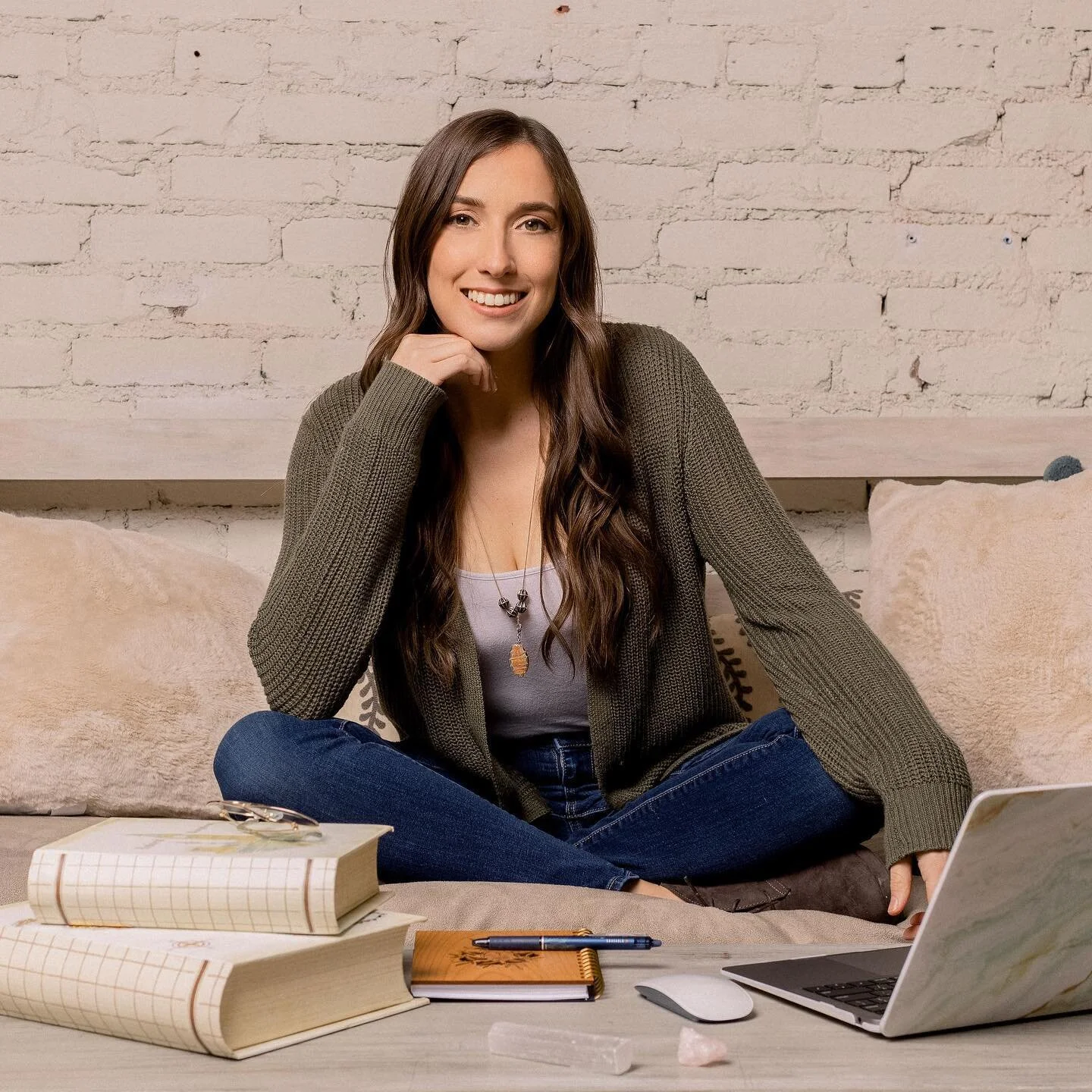 ✨ Monday Journal Prompts ✨

I've been working on journaling more consistently lately, and thought what an amazing idea to share with y'all - Monday journal prompts 🎉

Perfect for starting off the week with a positive mindset. Possibly a future serie