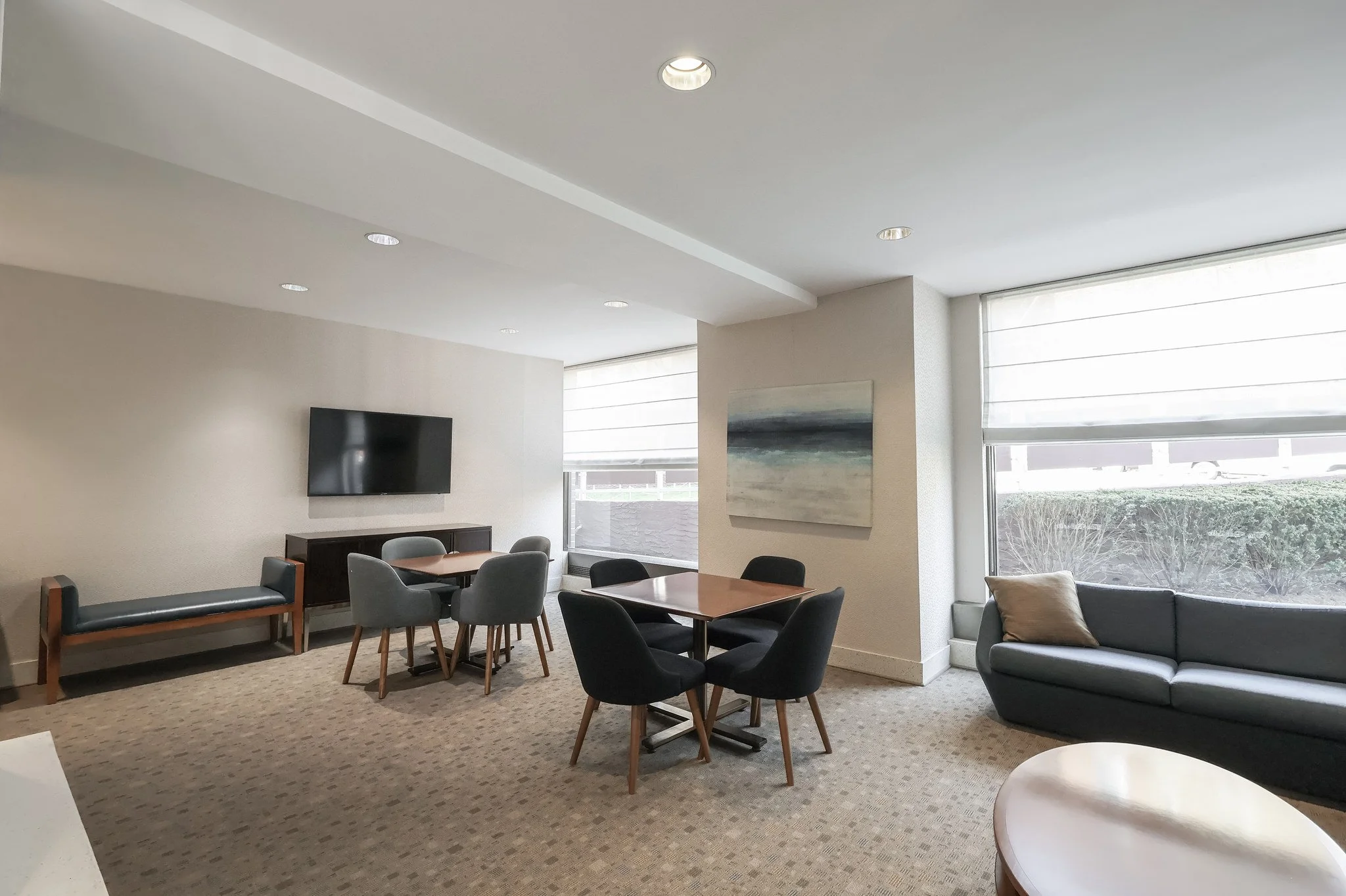 66-36-Yellowstone-Blvd-20A-Forest-Hills-LOUNGE-1.jpg