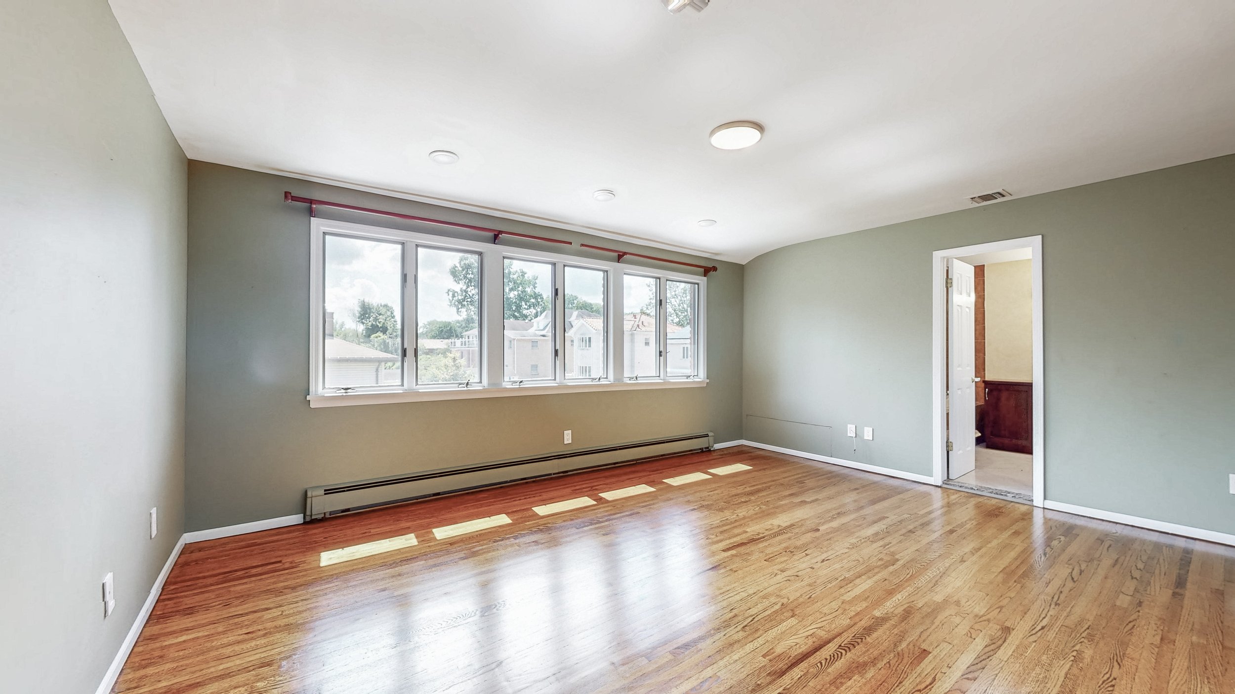 210-30-29th-Avenue-Bayside-09042025_222048-min.jpg