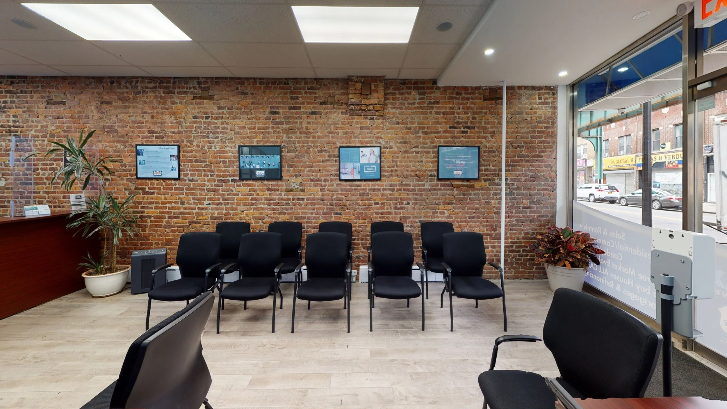 Realty-Executives-LAR-Group-Photo-1.jpg