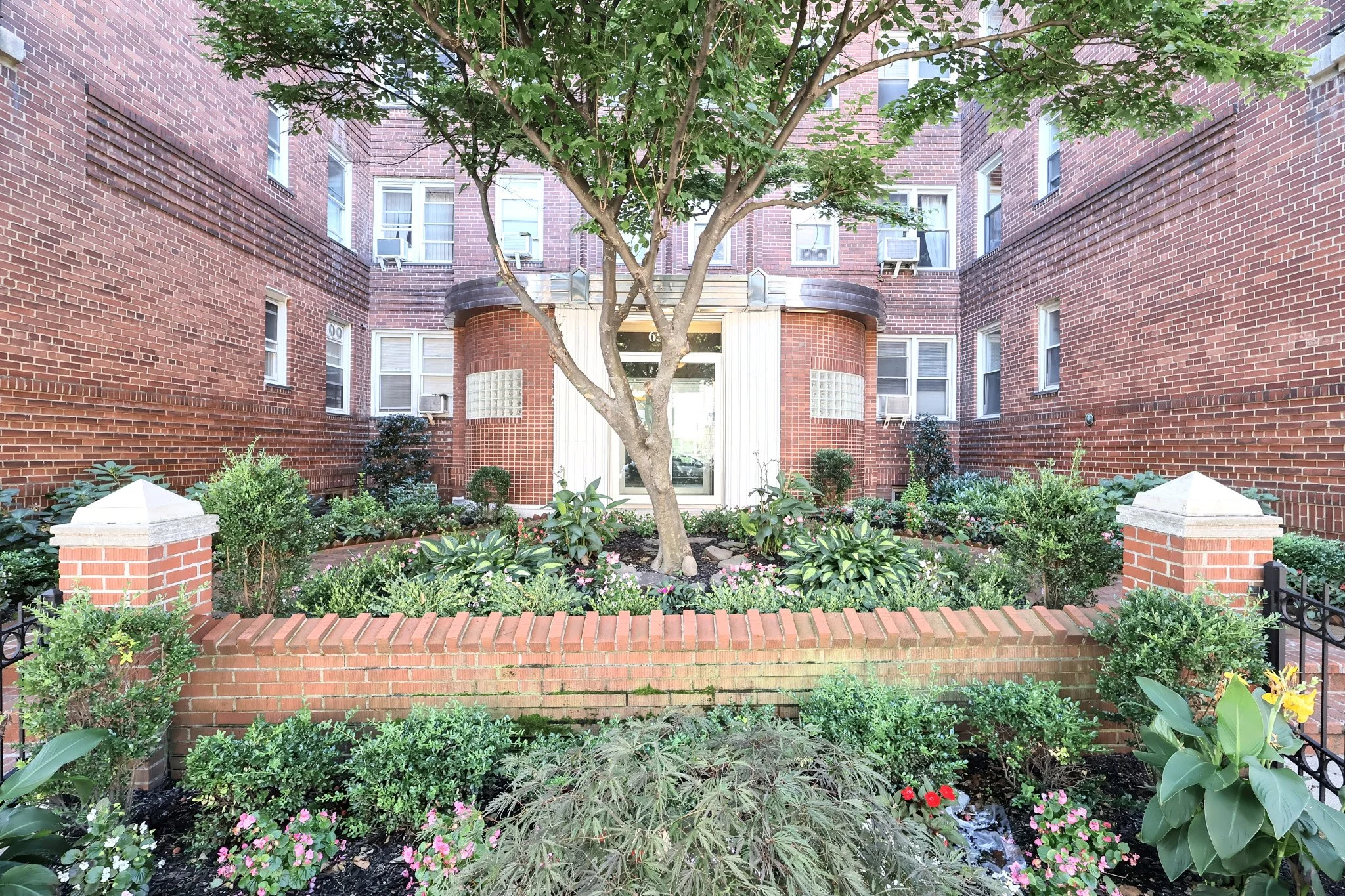 65-36-Wetherole-Street-101-Rego-Park-COURTYARD-GARDEN.jpg