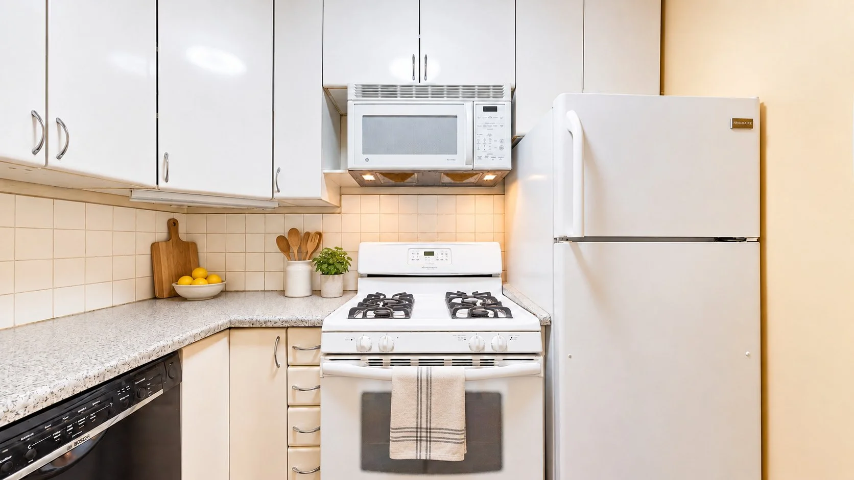 66-36-Yellowstone-Blvd-20A-Forest-Hills-10132026_173314-Virtually-Staged.jpg
