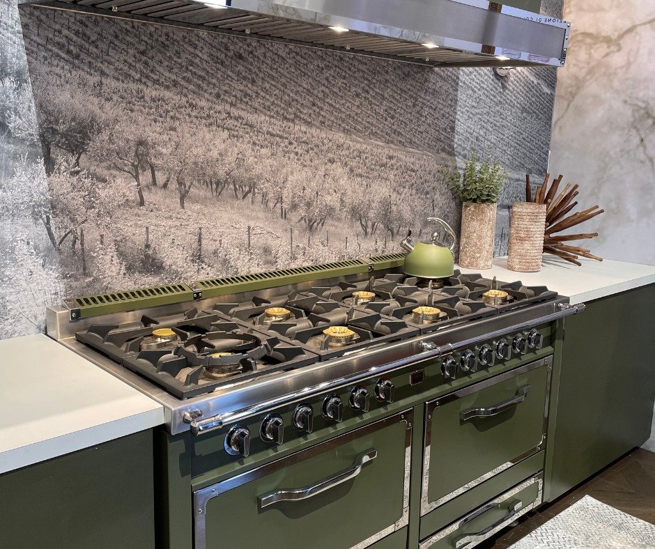 Imagine cooking for your next family gathering with a setup like this! Eight burners, two ovens and a giant range hood! I love this custom backsplash that depicts a wine vineyard 😍🥂

#interiordesign #kitchendesign #interiordesigner