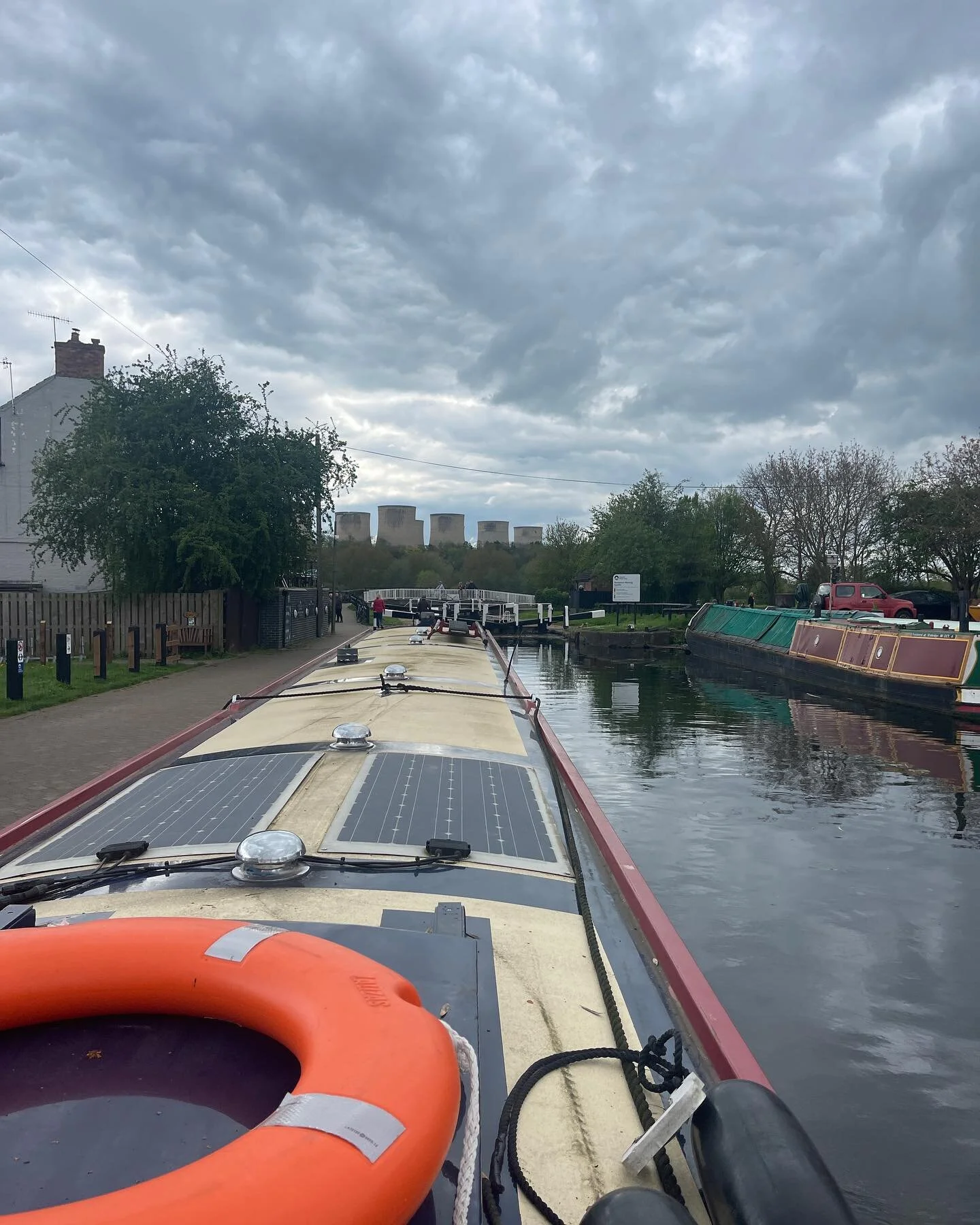Amazing day having a cruise on the River Soar with our lovely friends Nige and Tray - thanks you two lovelies 💛💛💛💛 #cruisingwithfriends #averynarrowjourney #riversoar #canalboatlife #narrowboating #rivercruising #canalsandrivers #canalrivertrust 