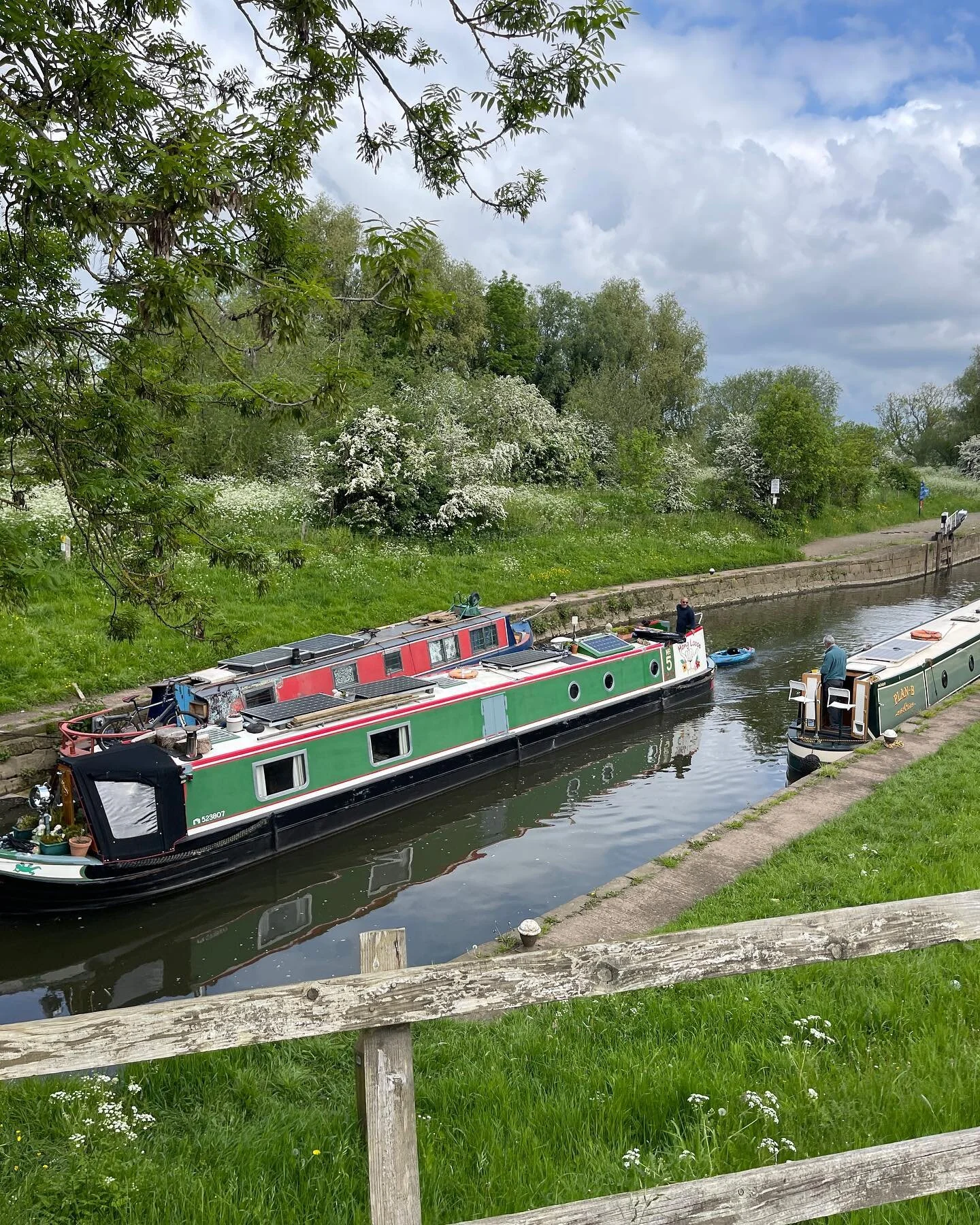 Wednesday we had a very short but beautiful cruise from Kegworth to Sutton Bonington - one of our favourite places - love seeing all the rowers on the river #wonderfulworld #riversoar #averynarrowjourney #narrowboatlife #canalboats #peaceful #narrowb