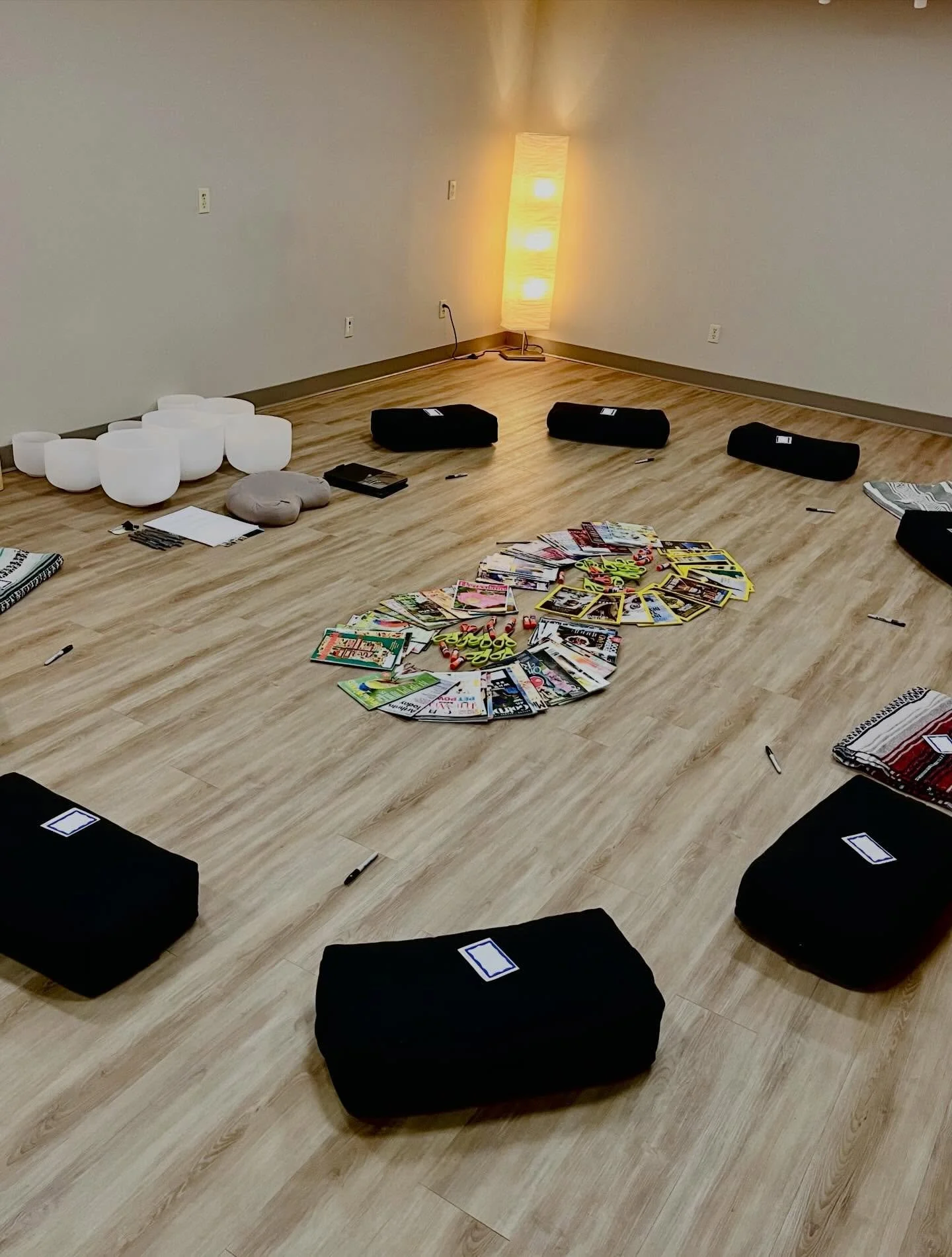 ✨Last night I facilitated a 2-hr Mindful Vision Boarding &amp; Sound Bath experience for an awesome group of high school Girl Scouts @girlscoutsoh and their troop leaders @thebesanctuary in UA. 

➡️ Could your organizational group, work team, or grou