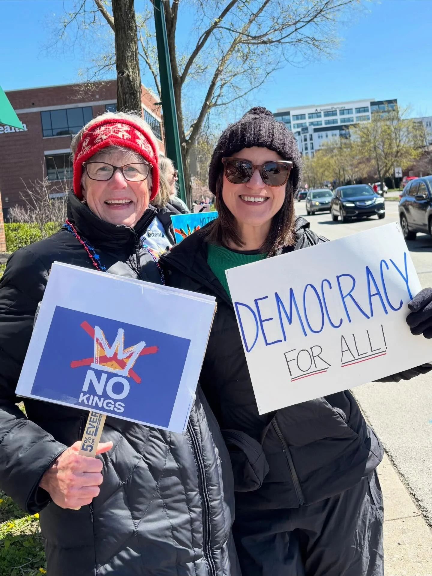 🌲🚫👑 Great day! Led a group forest bathing session at Smith Nature Park in UA in partnership with @cityofuapr , and attended a &ldquo;No Kings&rdquo; protest with my mom!