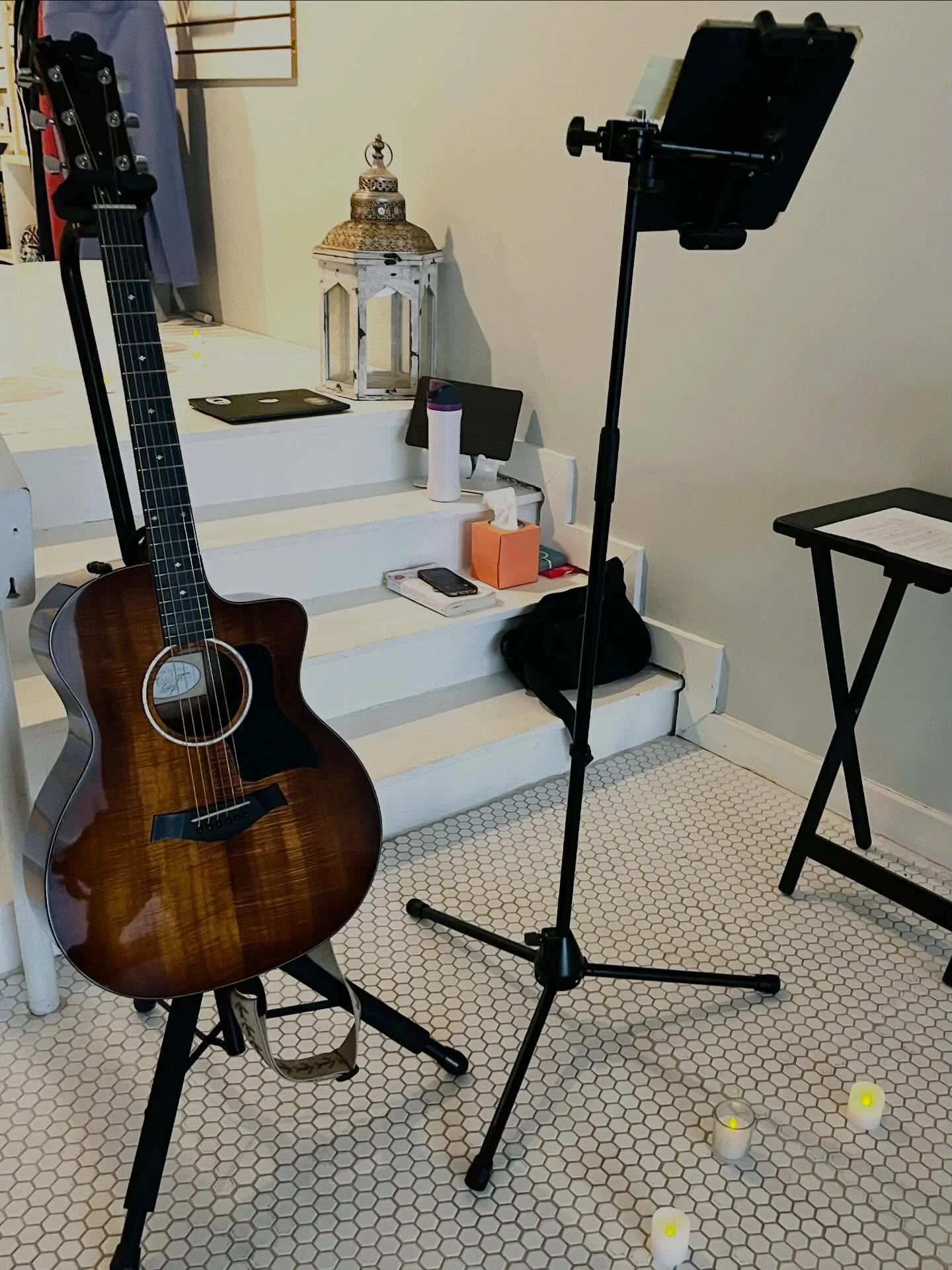 🎶🧘 Last night @goyogaupperarlington I collaborated with @corrinn_ekker_loveful for our &ldquo;Healing With Movement and Live Music&rdquo; offering. I played several of my original songs while Corrinn guided attendees through slow flow and restorati