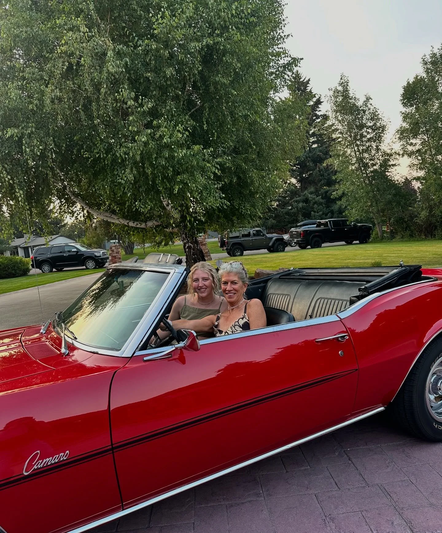 Last night at The Art of Architecture gathering with my niece, @landerpeckmedia. 
 Full disclosure- this is not my car &amp; we never left the driveway. 🧡