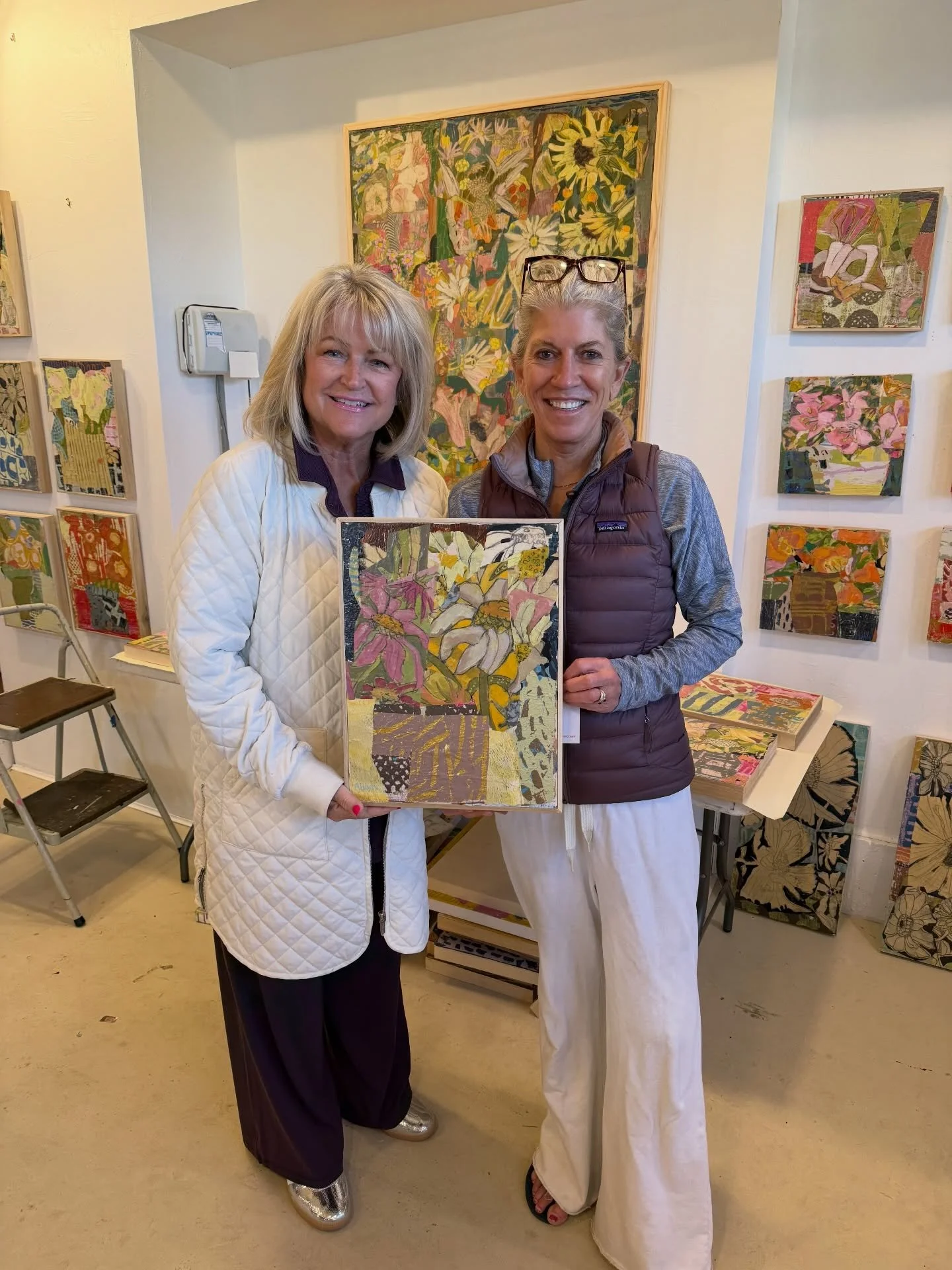 I rarely get to meet my followers on Instagram.  Love a studio visit! Thank you, Karen!🧡
#studiovisit 
#artcollector 
#artseries 
#artoninsta 
#artstudiolife
