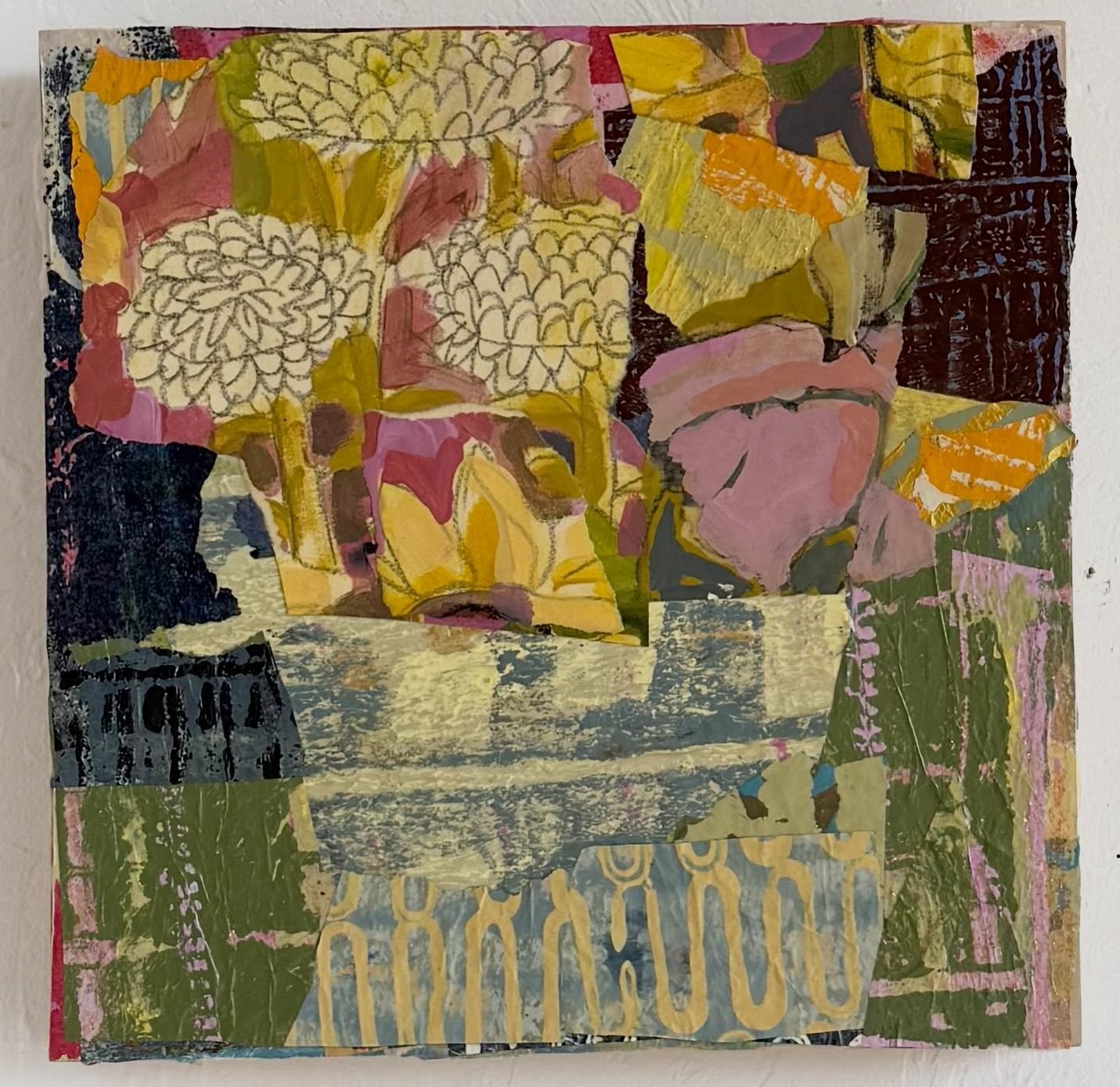 Lil&rsquo; Gem 8&rdquo;x8&rdquo;
mixed media collage on cradled wood. As busy as this is with color &amp; texture, the 3 unpainted flowers give your eye a resting place.🧡

#statementpiece 
#whimsical 
#boldcolors 
#artcollector 
#design