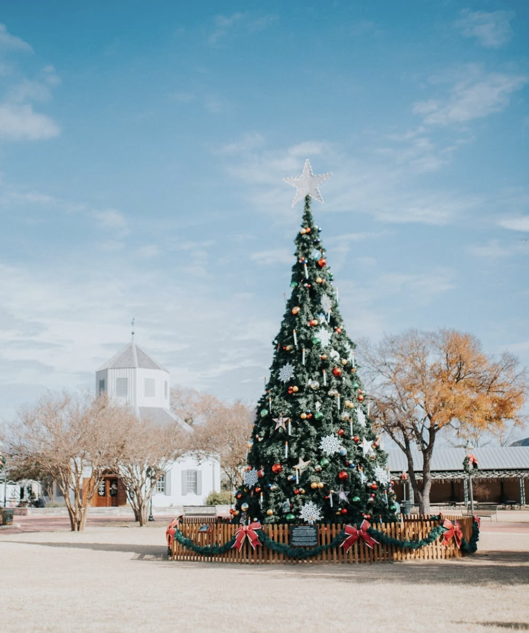 Christmas in Fredericksburg, Texas : Holiday Lights, Wine Trails &amp; Cozy Lodge Stays