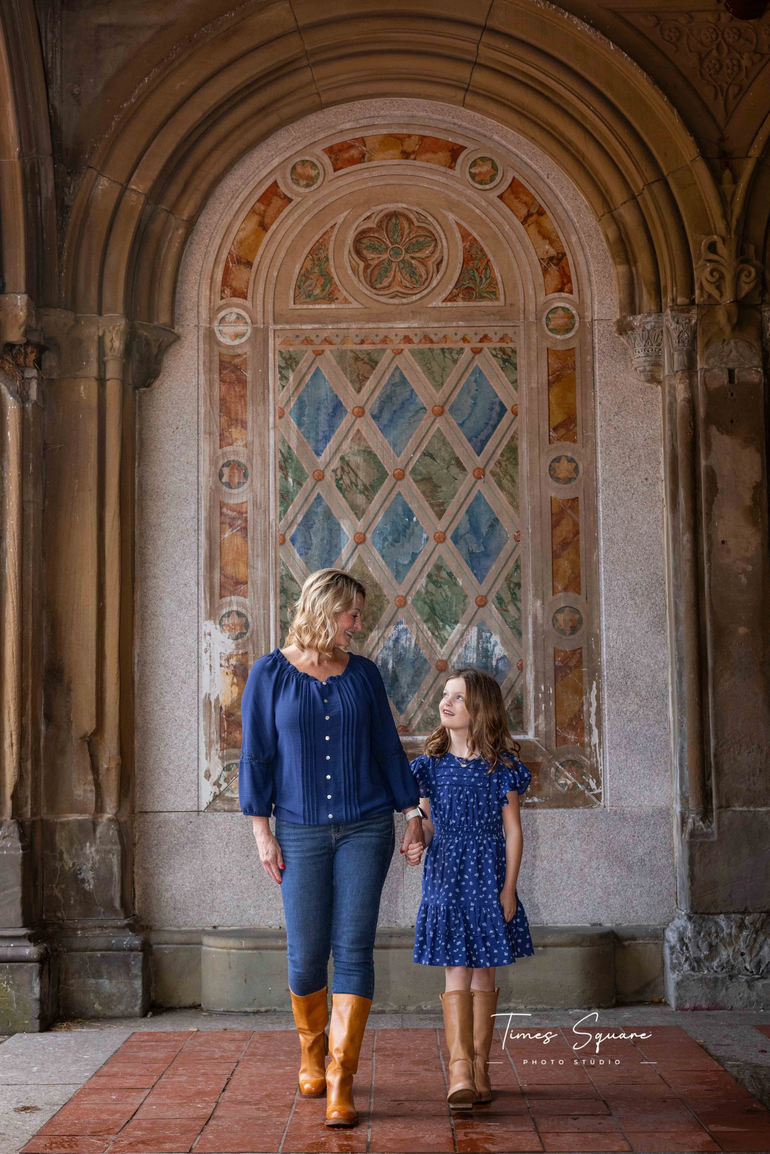 Times Square Photostudio Fall Central Park Photoshoot family-14.jpg