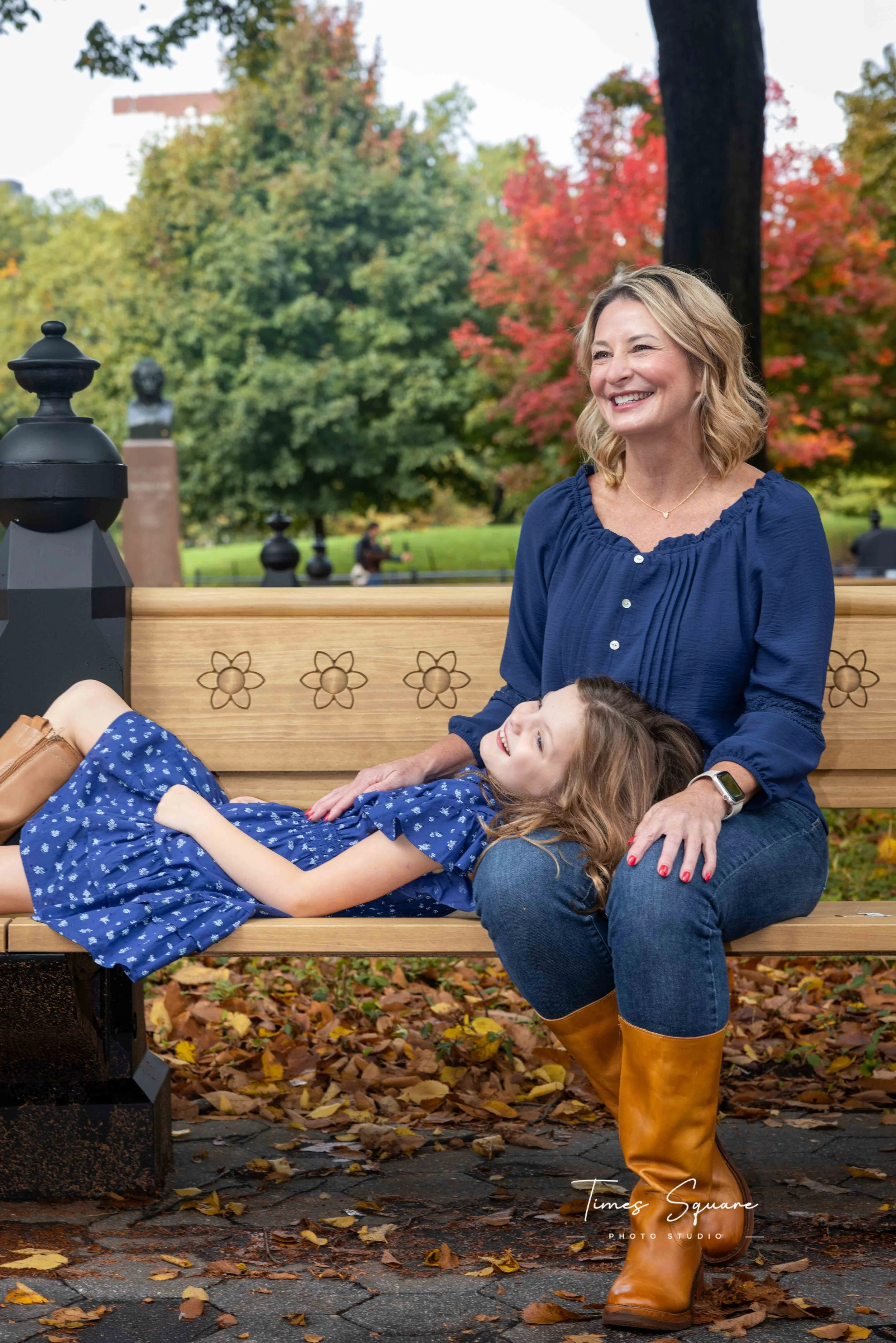 Times Square Photostudio Fall Central Park Photoshoot family.jpg