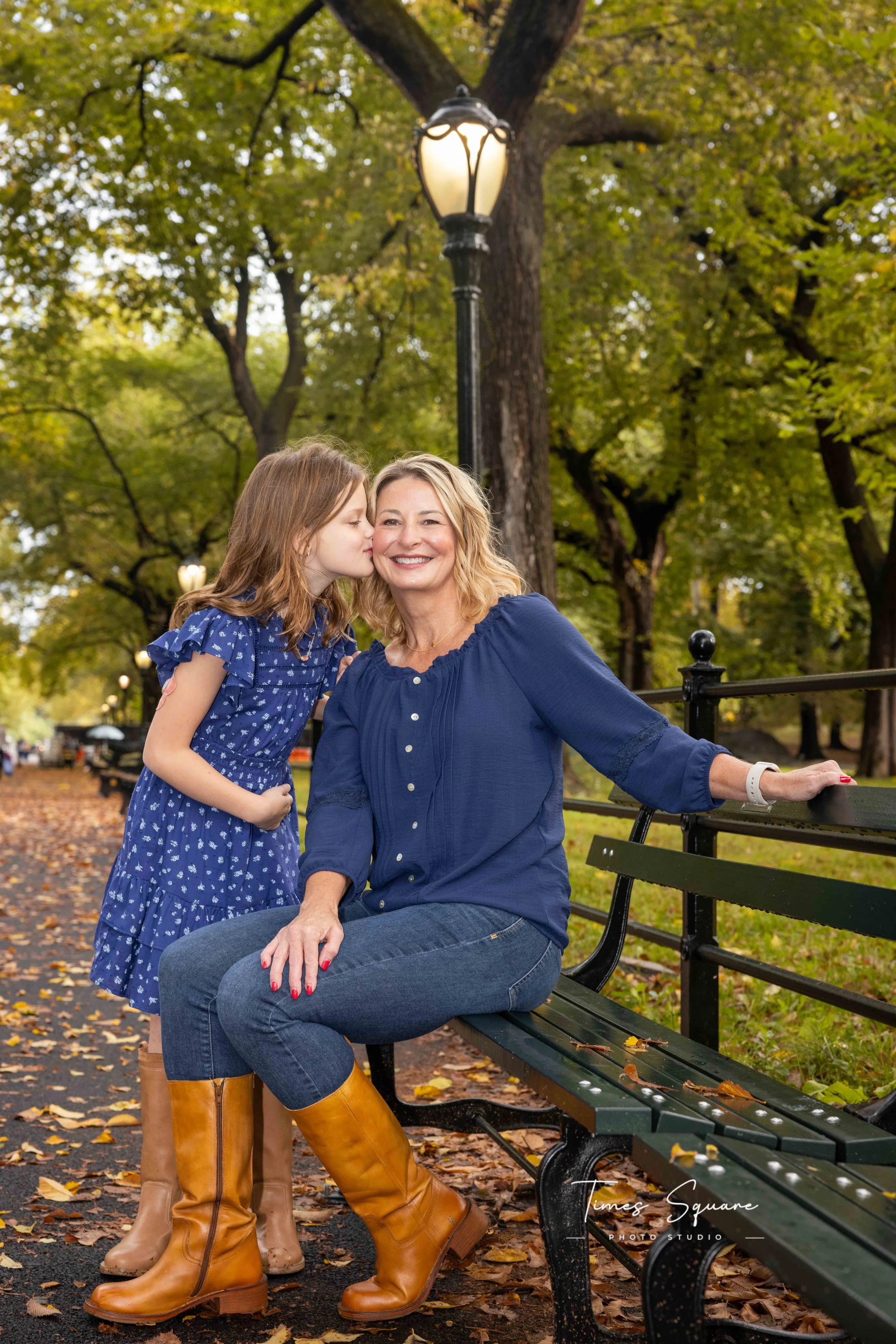 Times Square Photostudio Fall Central Park Photoshoot family-9.jpg