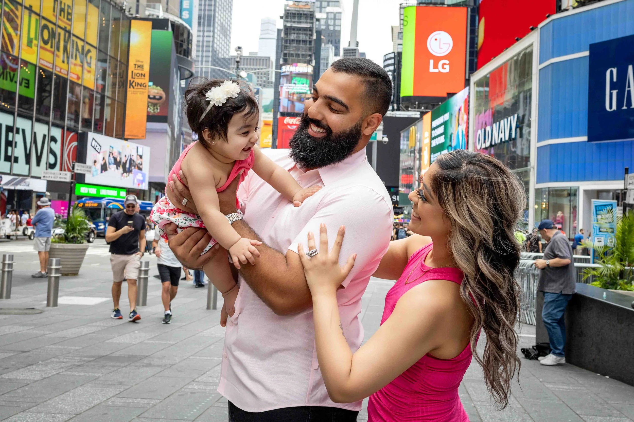 Capture the magic of NYC with a photoshoot at its most iconic and Instagrammable spots, including Times Square, Central Park, and Brooklyn Bridge with Times Square Photo Studio. Vacation photoshoot packages
